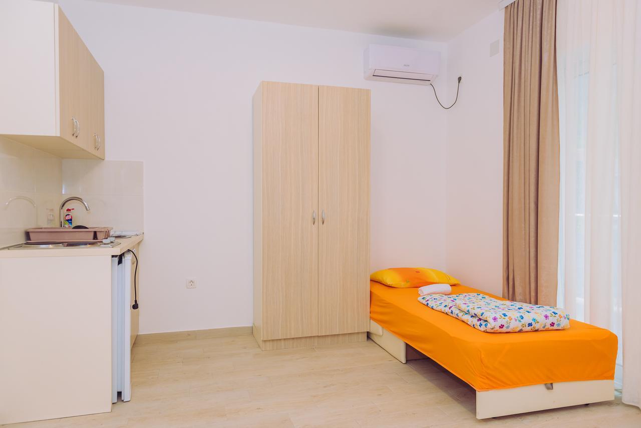 Apartments Krstovic Sutomore Bagian luar foto