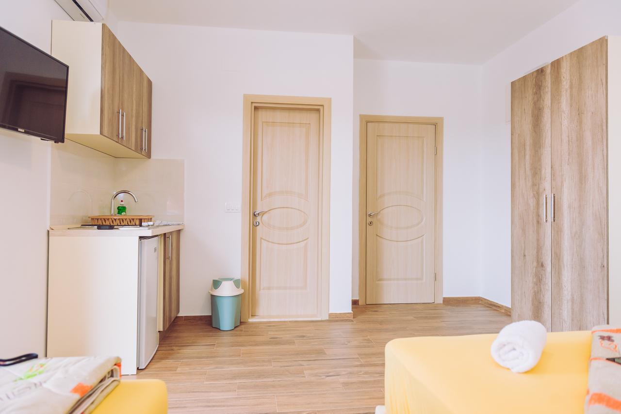 Apartments Krstovic Sutomore Bagian luar foto