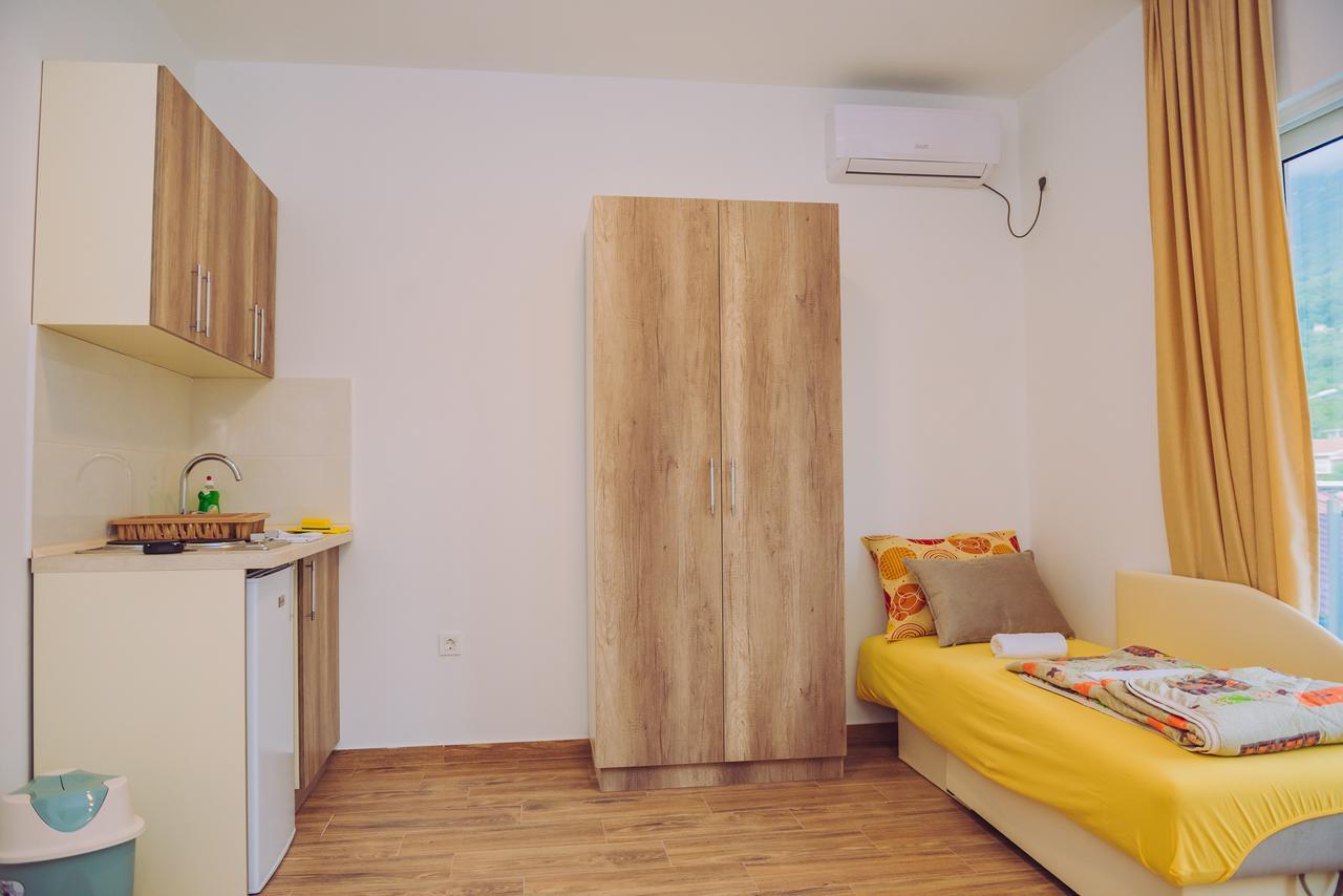 Apartments Krstovic Sutomore Bagian luar foto