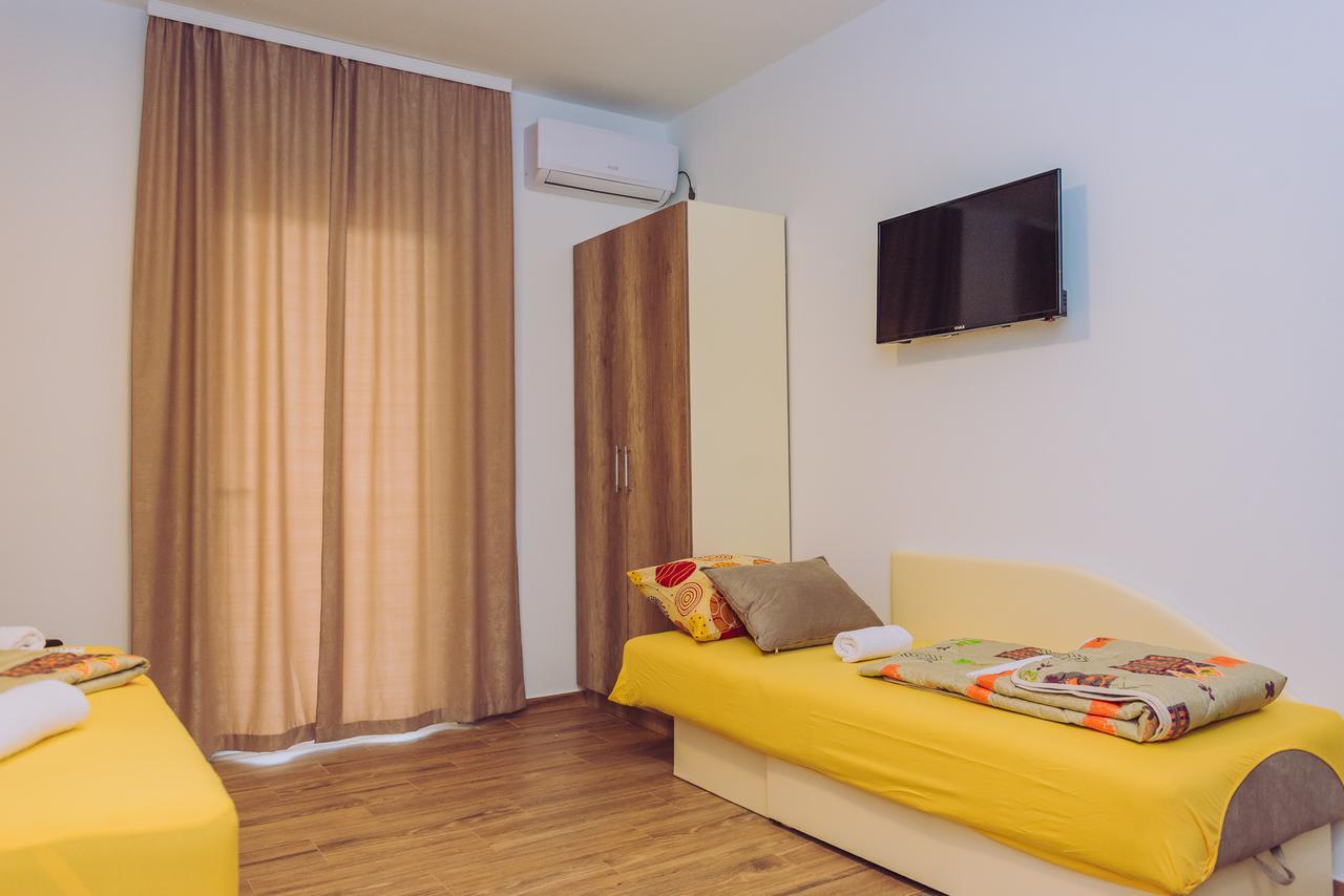 Apartments Krstovic Sutomore Bagian luar foto