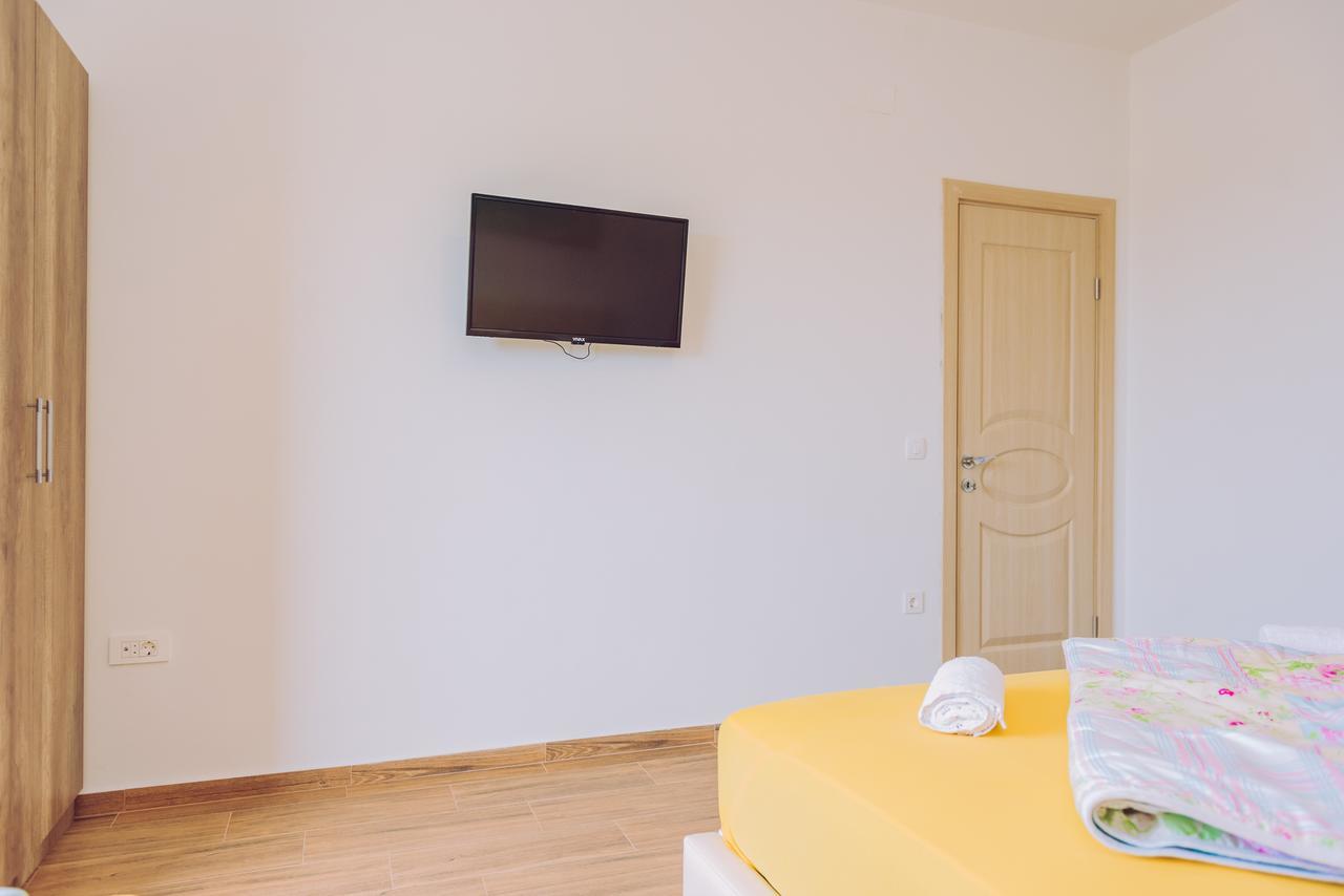 Apartments Krstovic Sutomore Bagian luar foto